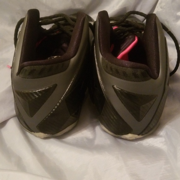 Mens Nike Lebron 11 Miami nights sneakers - Picture 2 of 3